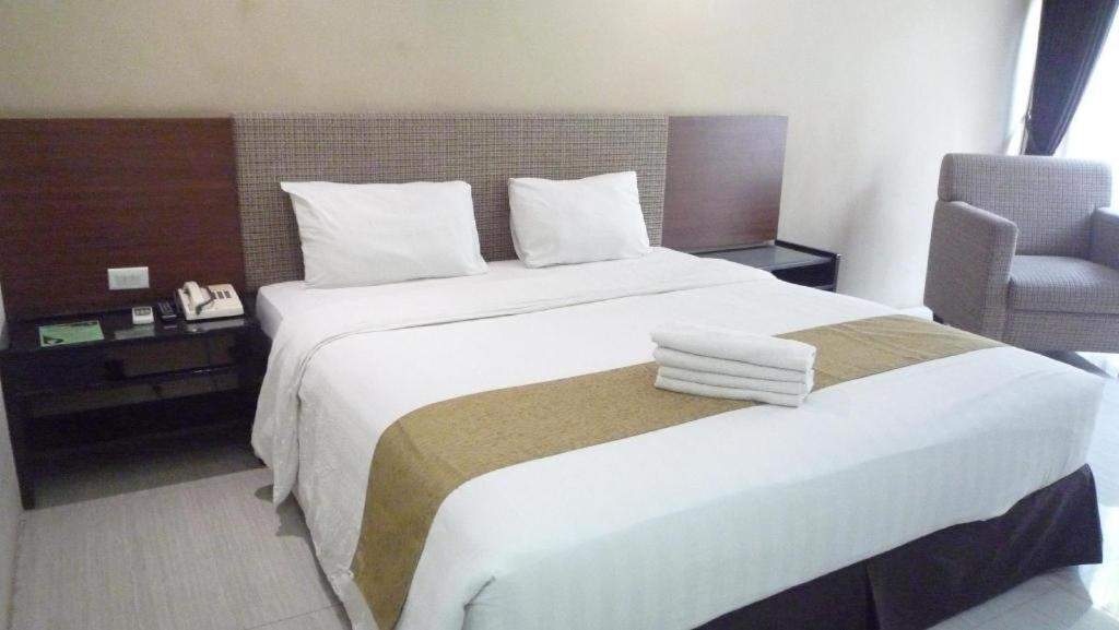 New Grand Park Hotel Surabaya Exterior photo