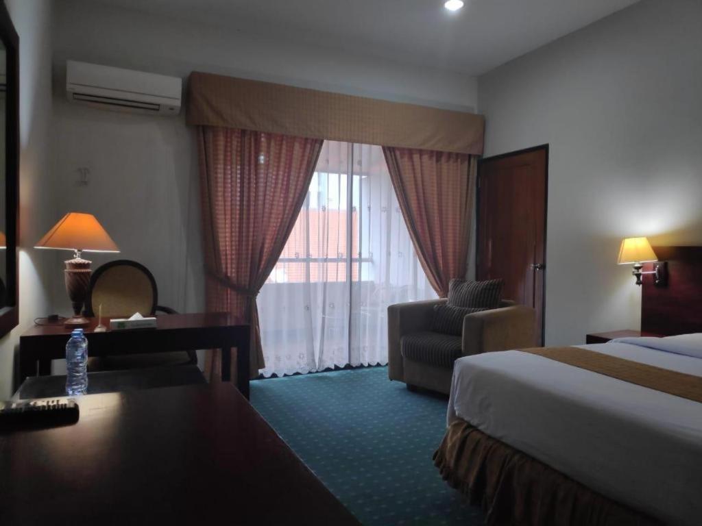 New Grand Park Hotel Surabaya Exterior photo