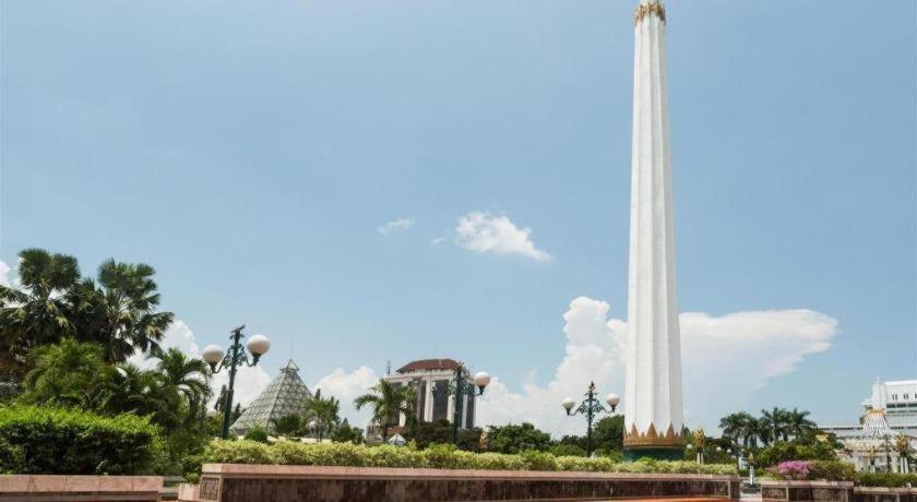 New Grand Park Hotel Surabaya Exterior photo