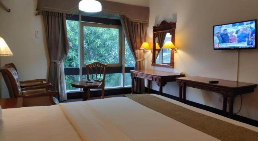 New Grand Park Hotel Surabaya Exterior photo