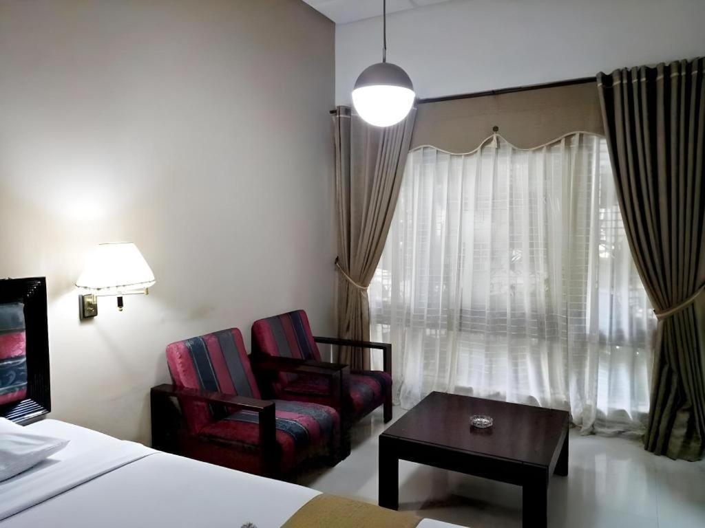 New Grand Park Hotel Surabaya Exterior photo